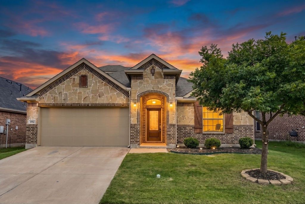 1352 Lake Grove Drive, Little Elm, TX 75068