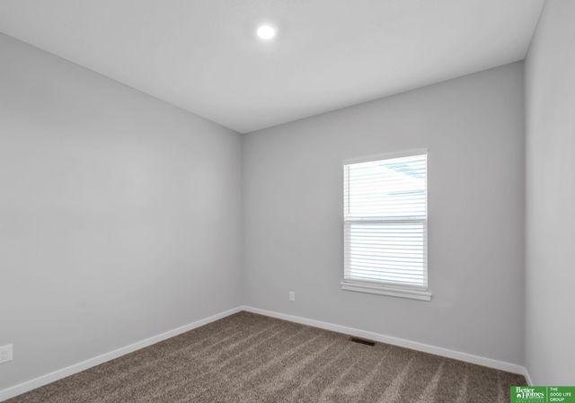 8522 S 63rd Street, Papillion, NE 68157