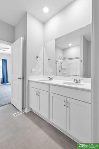 8522 S 63rd Street, Papillion, NE 68157