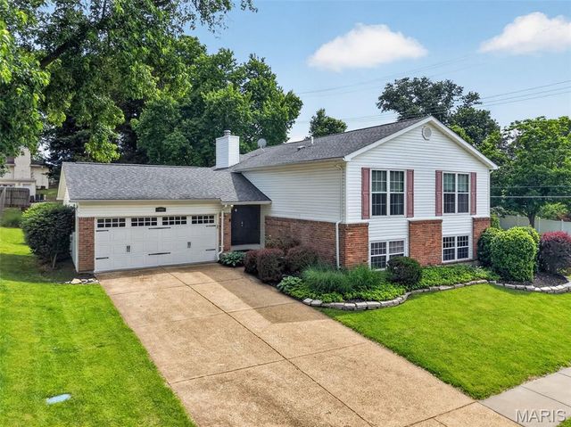 100 Holly Green Drive, Ballwin, MO 63021