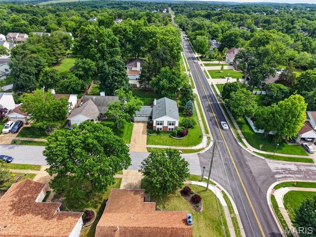 100 Holly Green Drive, Ballwin, MO 63021