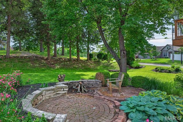 100 Holly Green Drive, Ballwin, MO 63021
