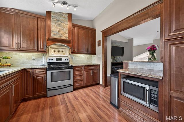 100 Holly Green Drive, Ballwin, MO 63021