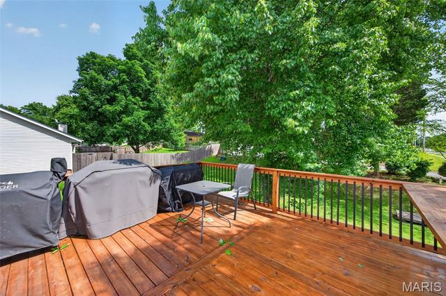 100 Holly Green Drive, Ballwin, MO 63021
