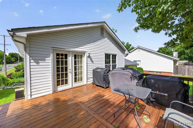 100 Holly Green Drive, Ballwin, MO 63021