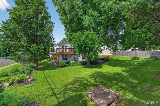 100 Holly Green Drive, Ballwin, MO 63021
