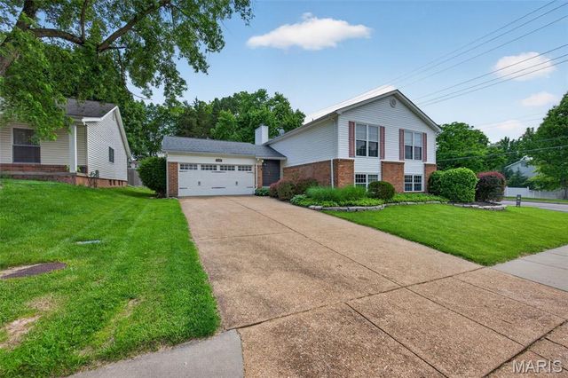 100 Holly Green Drive, Ballwin, MO 63021