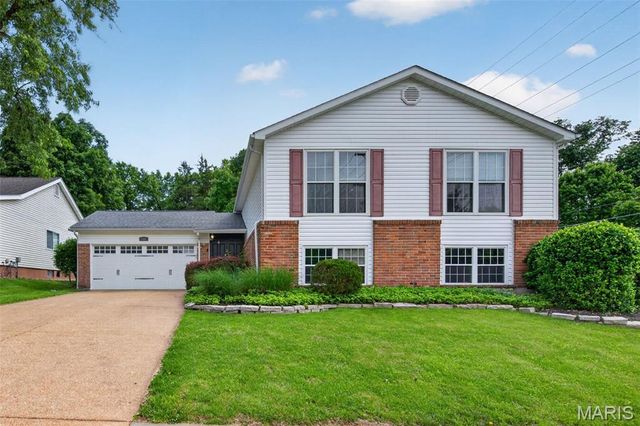 100 Holly Green Drive, Ballwin, MO 63021