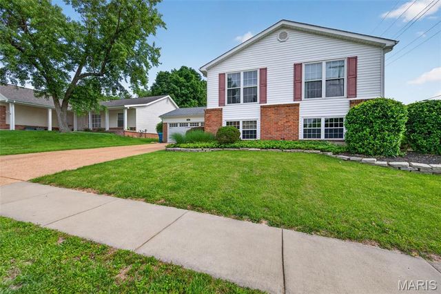 100 Holly Green Drive, Ballwin, MO 63021
