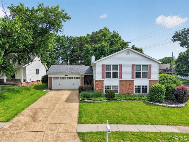 100 Holly Green Drive, Ballwin, MO 63021