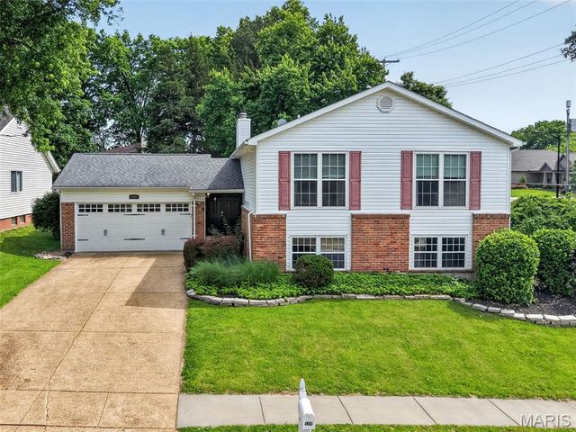 100 Holly Green Drive, Ballwin, MO 63021