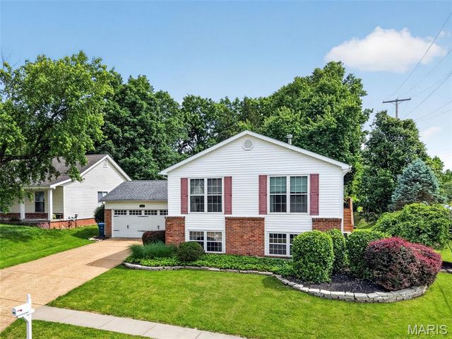 100 Holly Green Drive, Ballwin, MO 63021