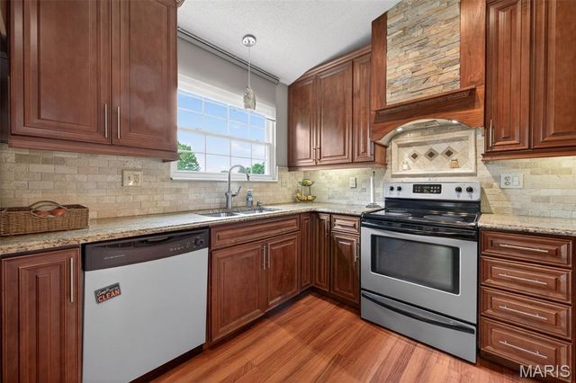 100 Holly Green Drive, Ballwin, MO 63021
