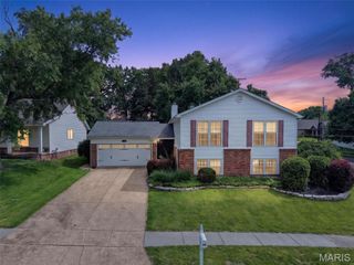 100 Holly Green Drive, Ballwin, MO 63021