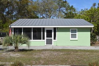 101 NE 5th Street, Oak Island, NC 28465