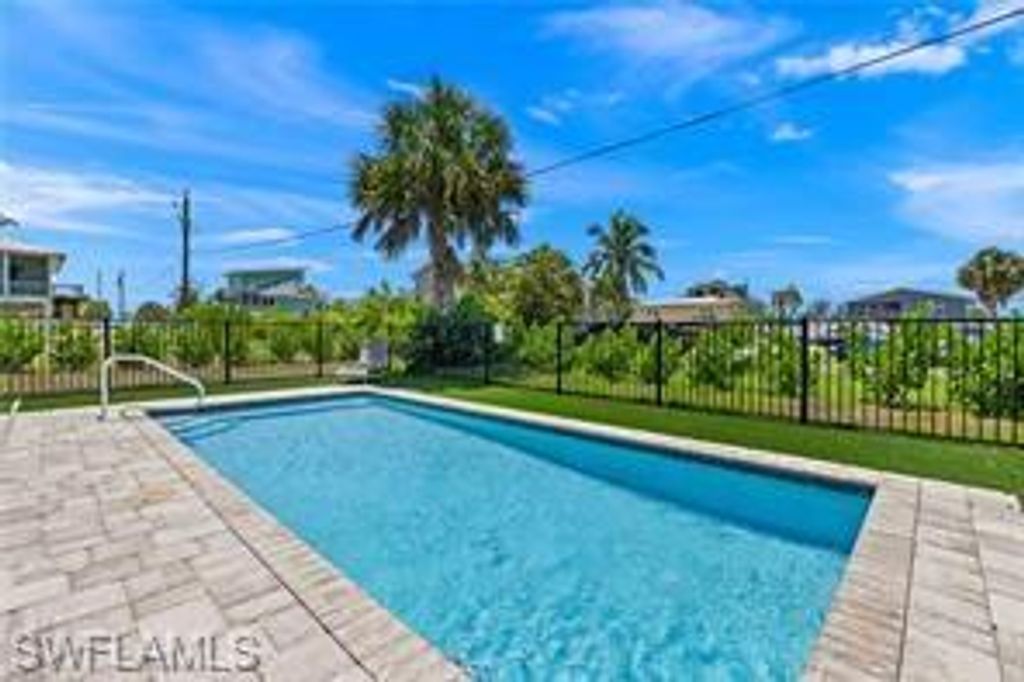 131 Gulf Island DR, Fort Myers Beach, FL 33931