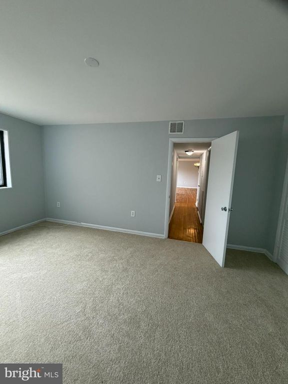 Image 17 of property listing at 11514 BUCKNELL DR #102, Silver Spring, MD 20902