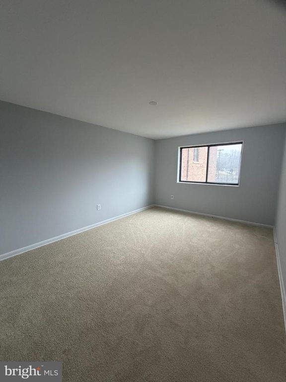 Image 18 of property listing at 11514 BUCKNELL DR #102, Silver Spring, MD 20902