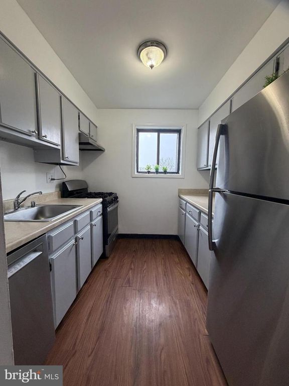 Image 3 of property listing at 11514 BUCKNELL DR #102, Silver Spring, MD 20902