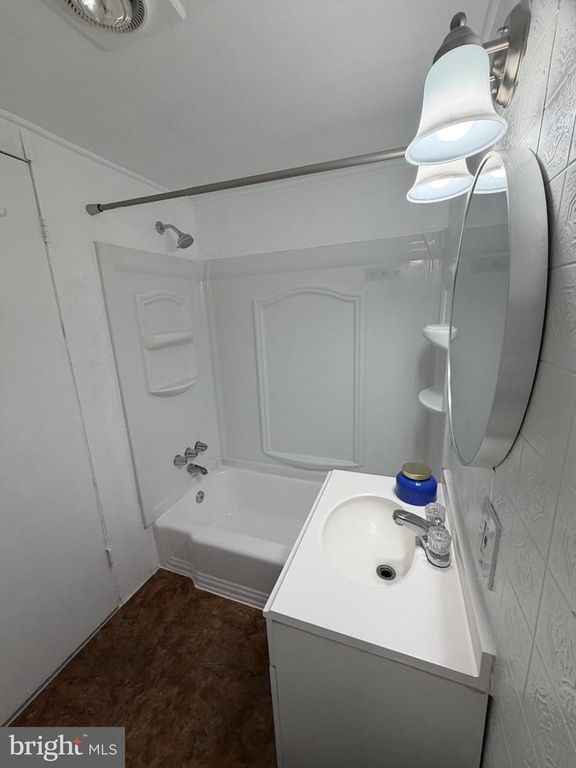 Image 21 of property listing at 11514 BUCKNELL DR #102, Silver Spring, MD 20902