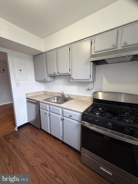 Image 5 of property listing at 11514 BUCKNELL DR #102, Silver Spring, MD 20902