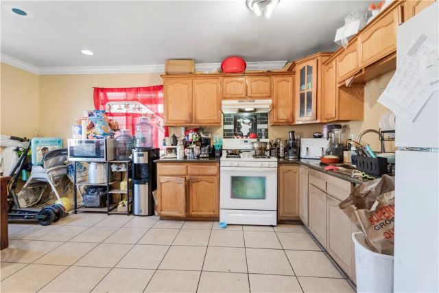 9207 S Central, Los Angeles, CA 90002