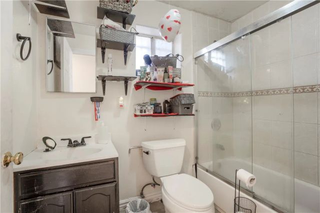9207 S Central, Los Angeles, CA 90002