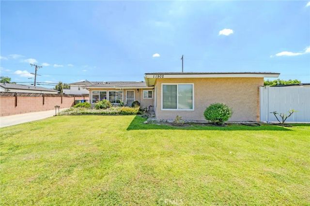 11902 206th, Lakewood, CA 90715