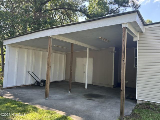 2203 High School Drive, New Bern, NC 28560