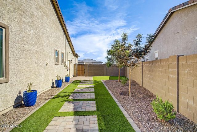 17864 W AMBERWOOD Drive, Goodyear, AZ 85338