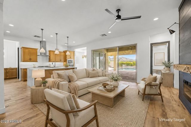 17864 W AMBERWOOD Drive, Goodyear, AZ 85338