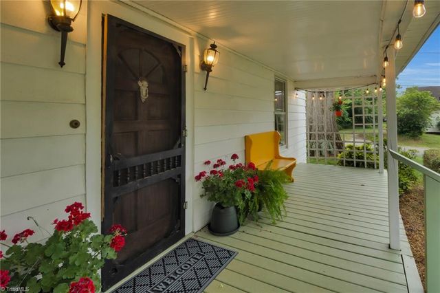 2103 N Thomas Avenue, Newton, NC 28658