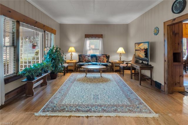 2103 N Thomas Avenue, Newton, NC 28658