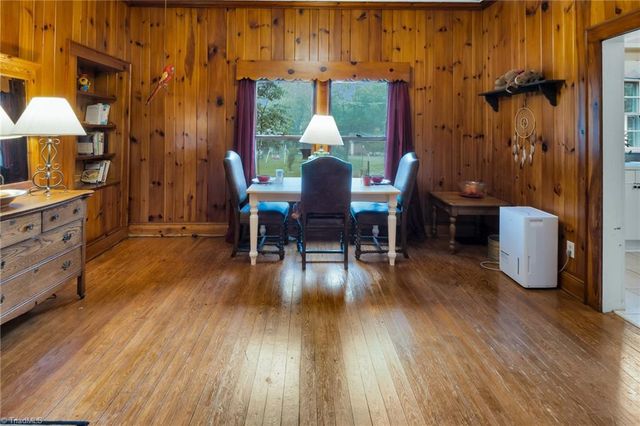 2103 N Thomas Avenue, Newton, NC 28658