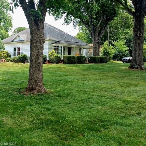 2103 N Thomas Avenue, Newton, NC 28658
