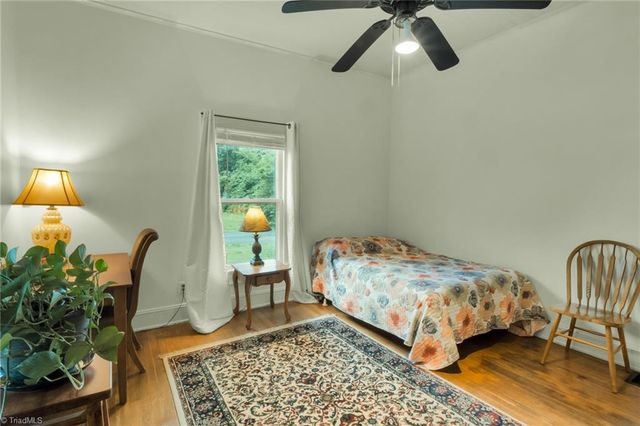 2103 N Thomas Avenue, Newton, NC 28658