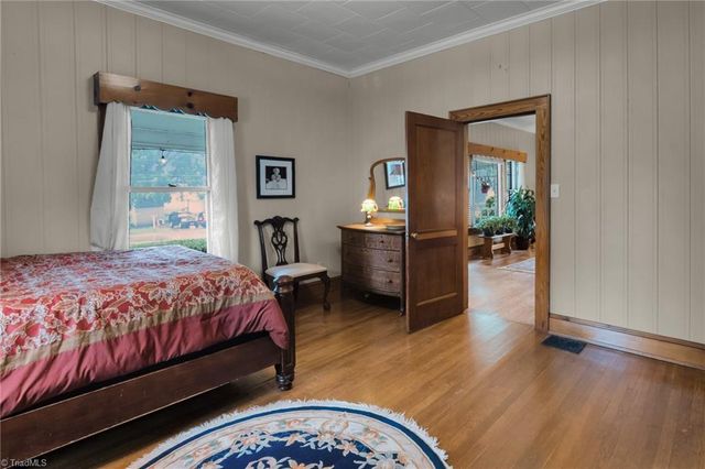 2103 N Thomas Avenue, Newton, NC 28658