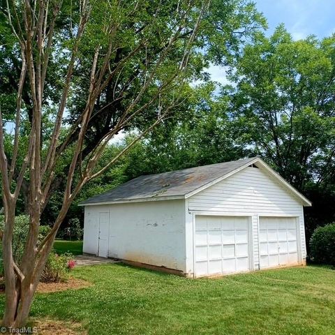 2103 N Thomas Avenue, Newton, NC 28658