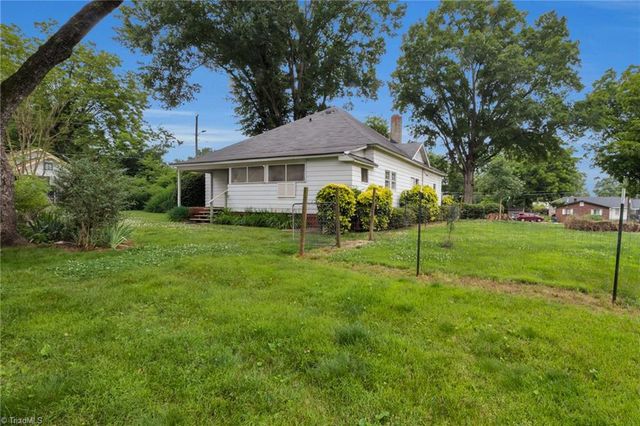 2103 N Thomas Avenue, Newton, NC 28658