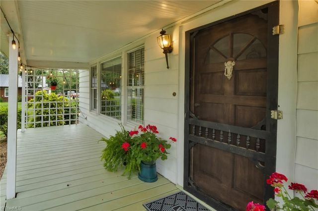 2103 N Thomas Avenue, Newton, NC 28658