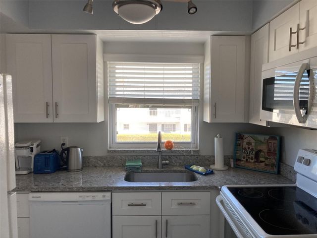 304 47TH AVENUE DRIVE W 307, Bradenton, FL 34207