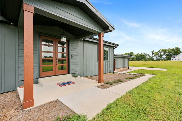 303 S Dry Fork Rd, Gallatin, TN 37066