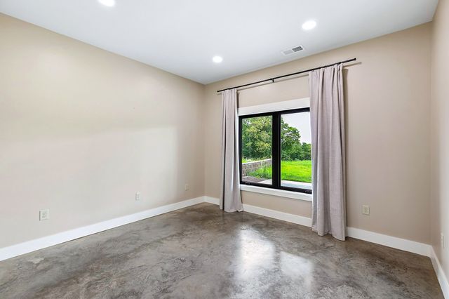 303 S Dry Fork Rd, Gallatin, TN 37066