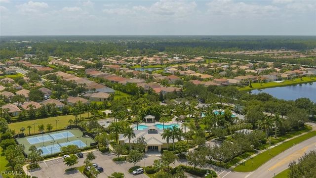 1980 Wellington ST, Naples, FL 34120