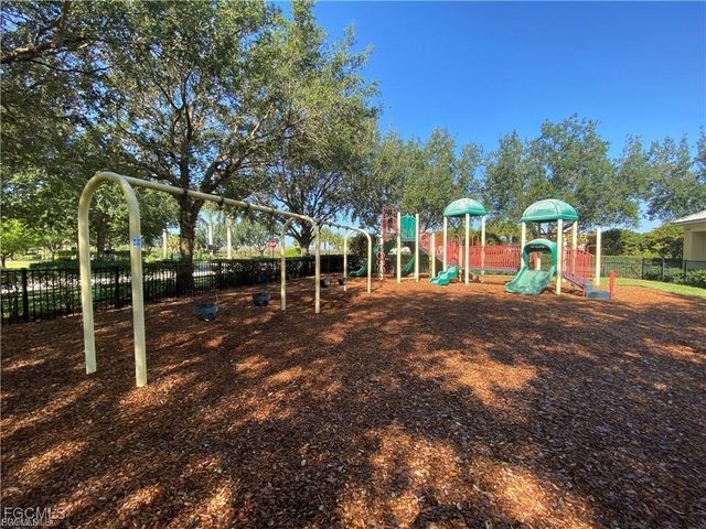 1980 Wellington ST, Naples, FL 34120