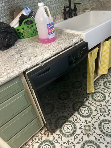 102 Rock Church Cemetery Rd, Charlotte, TN 37036