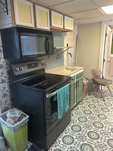 102 Rock Church Cemetery Rd, Charlotte, TN 37036