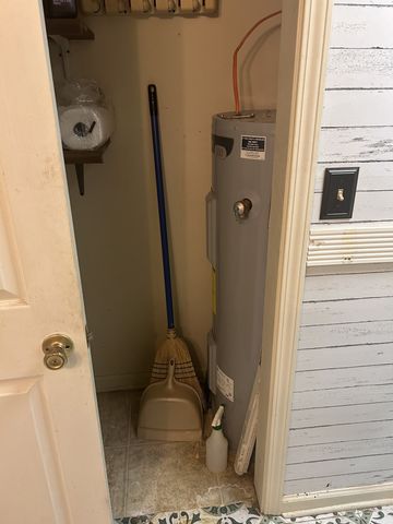 102 Rock Church Cemetery Rd, Charlotte, TN 37036