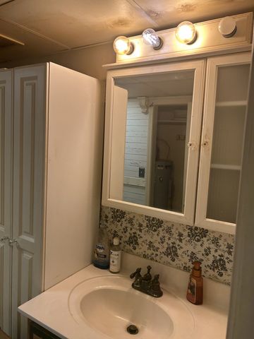 102 Rock Church Cemetery Rd, Charlotte, TN 37036