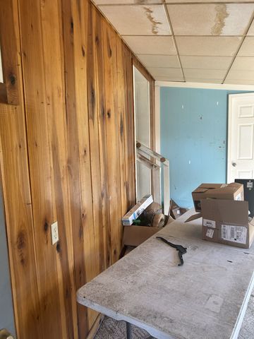 102 Rock Church Cemetery Rd, Charlotte, TN 37036